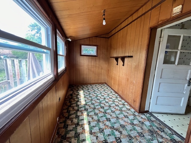 2722 Euclid Avenue Property Photo 14