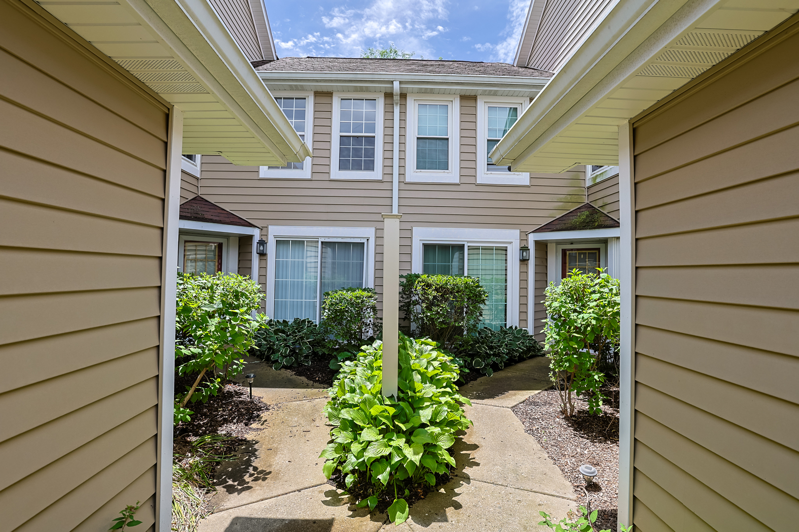 1521 Whitman Court Property Photo 3