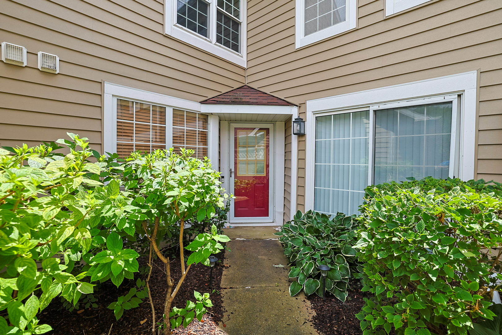 1521 Whitman Court Property Photo 4