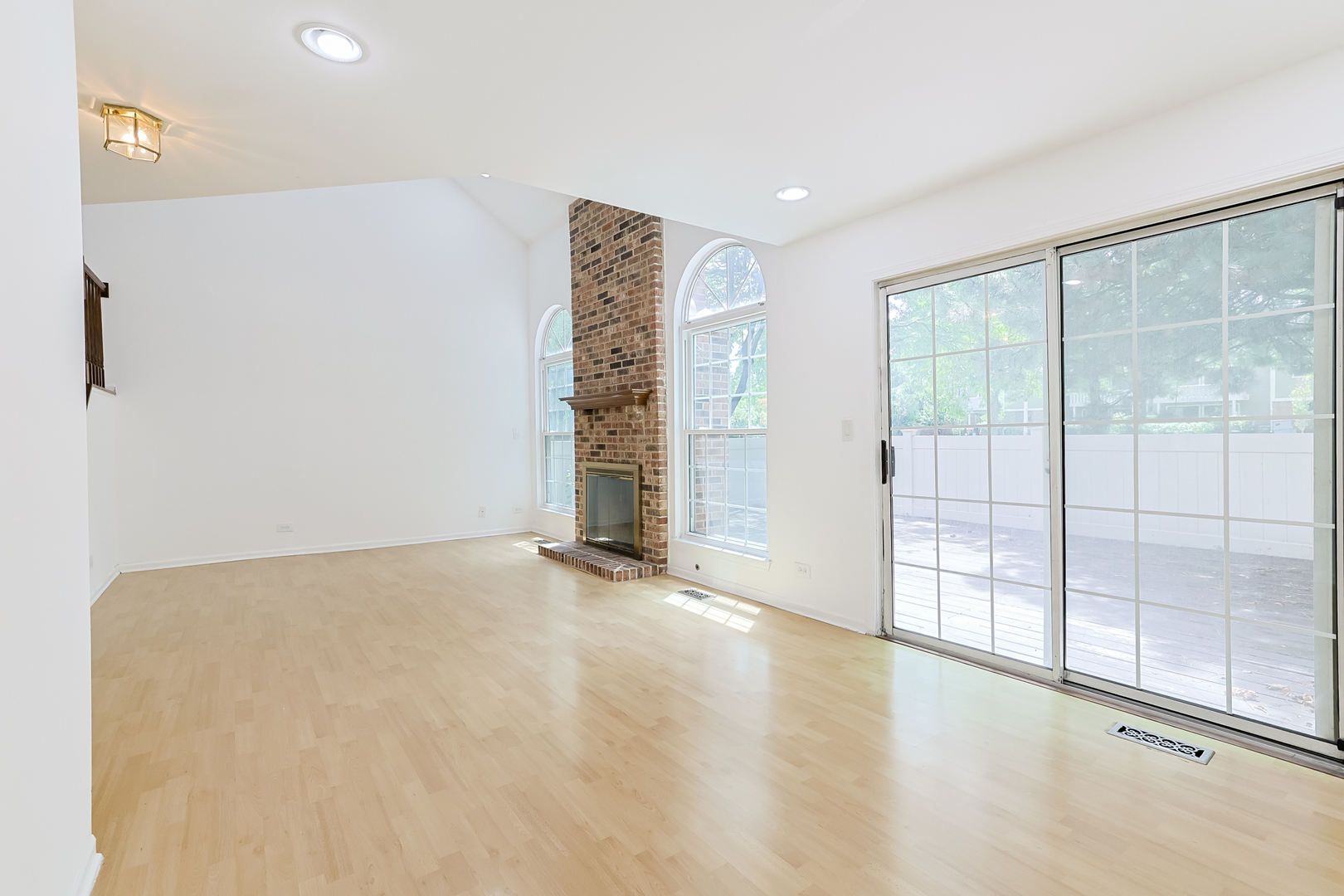 1521 Whitman Court Property Photo 8