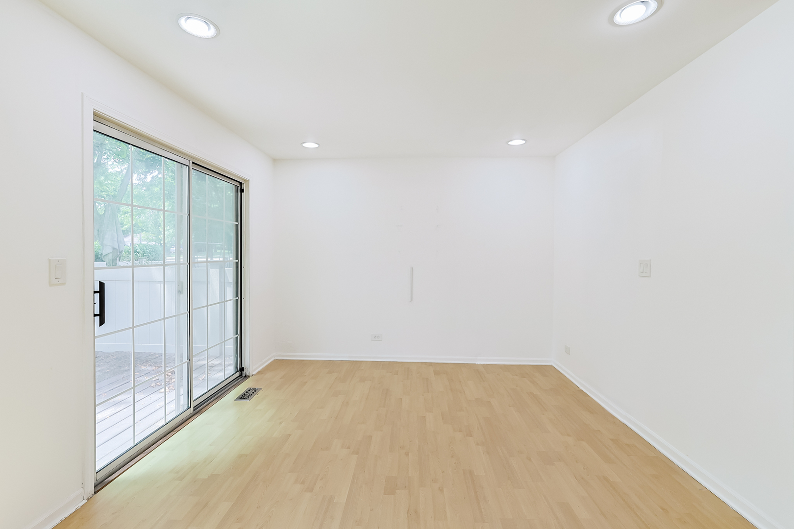 1521 Whitman Court Property Photo 17
