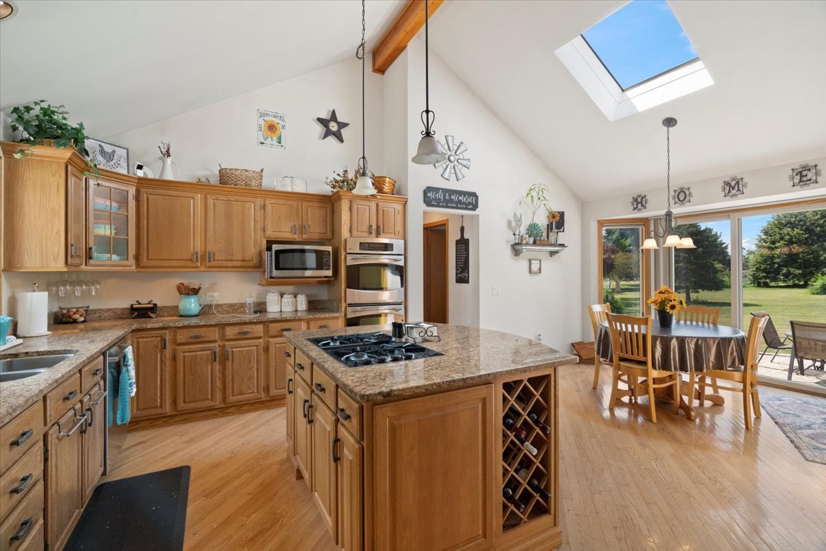344 Prairie Avenue Property Photo 8