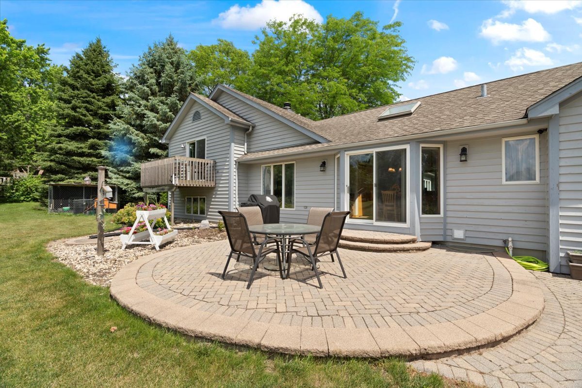344 Prairie Avenue Property Photo 32