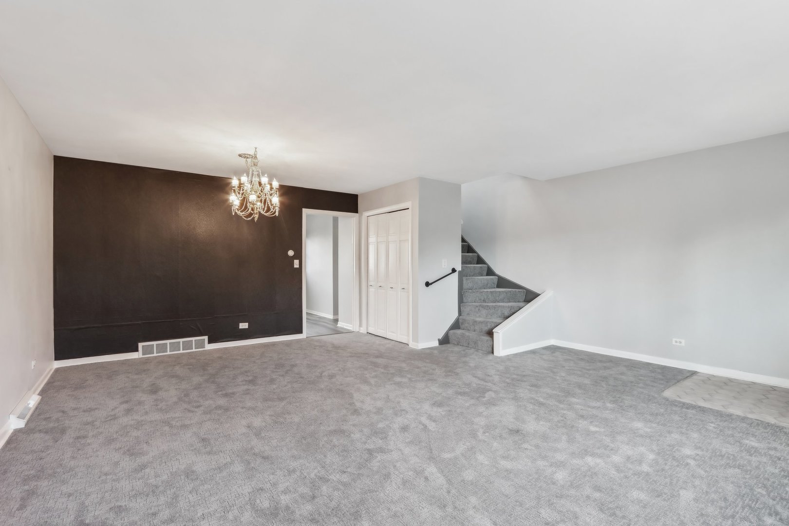414 Skokie Court Property Photo 6