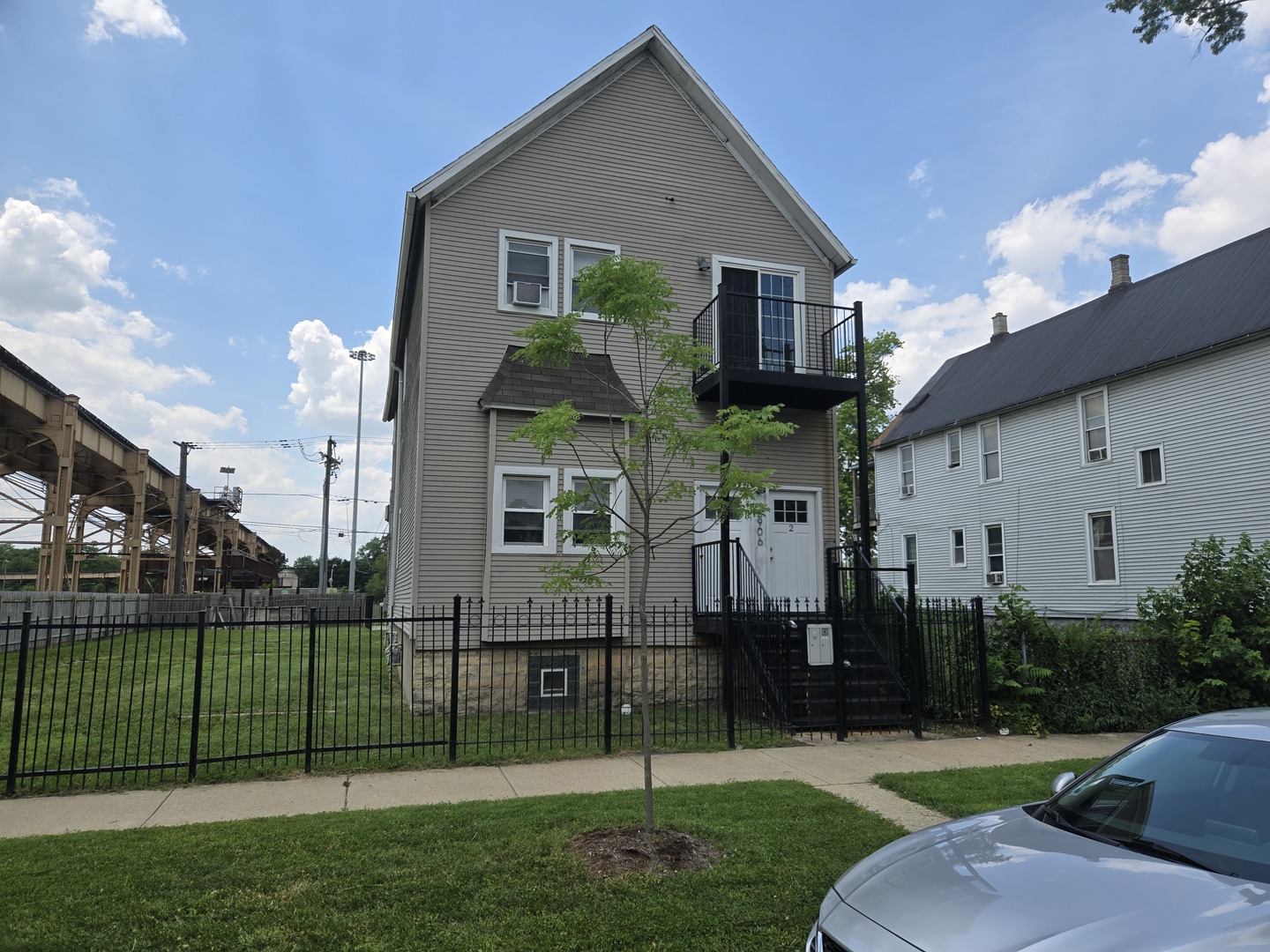 5906 S La Salle Street Property Photo 1