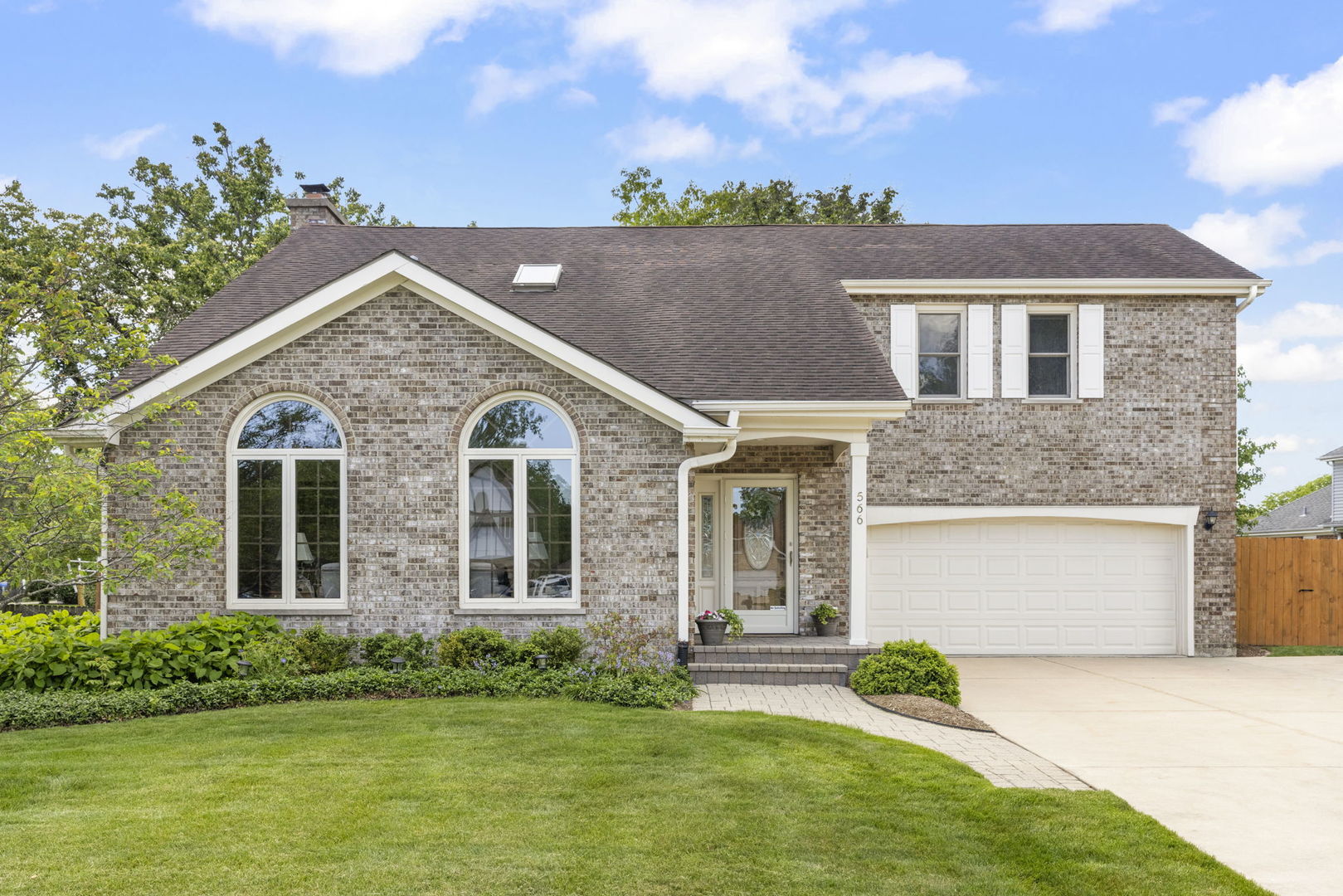 2s566 Thaddeus Circle Property Photo 1