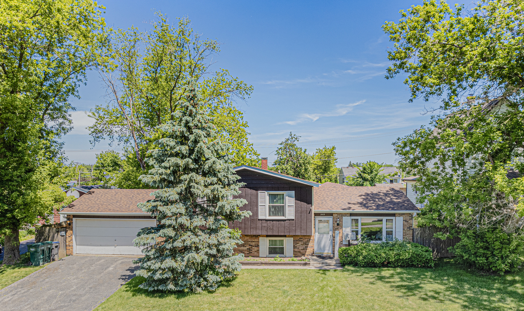 2025 Hermon Avenue Property Photo 1