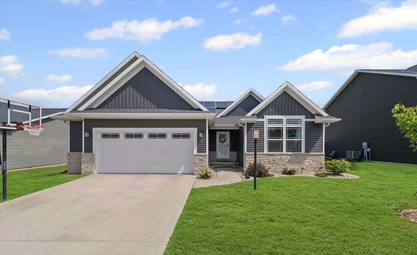 220 Red Bud Drive Property Photo 1