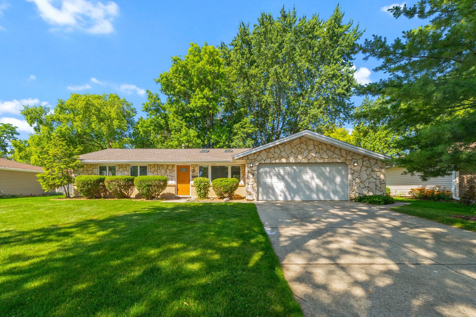 808 S Cedarcrest Drive Property Photo 1
