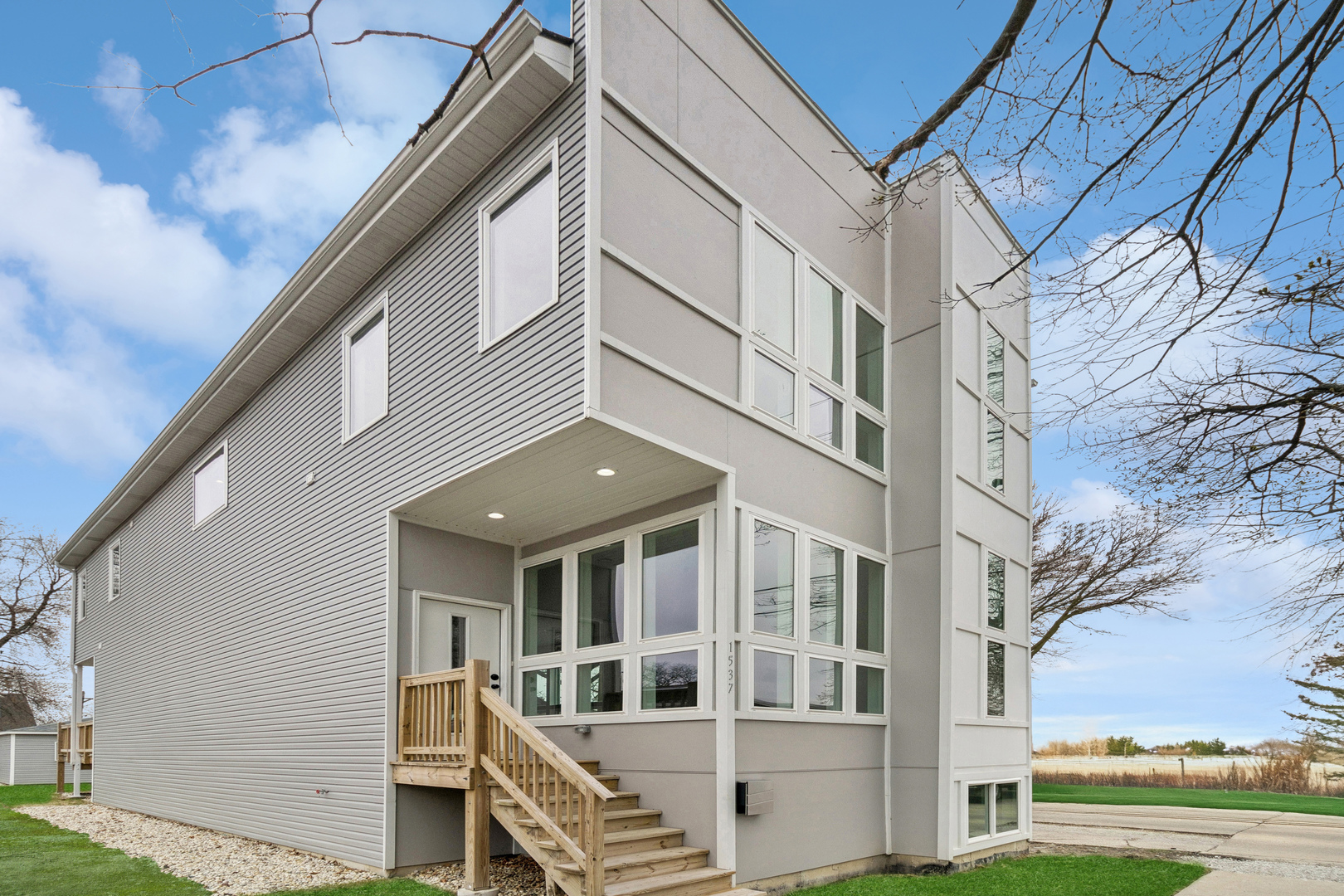 1537 Scoville Avenue Property Photo 1