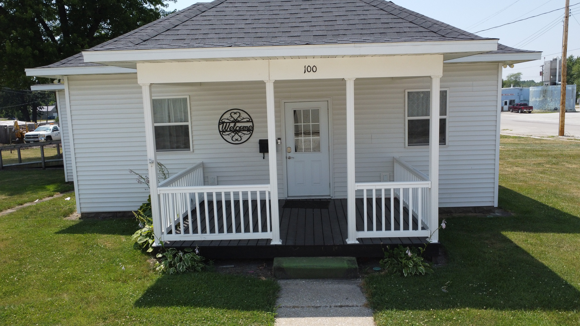100 E Lyle Street Property Photo 1