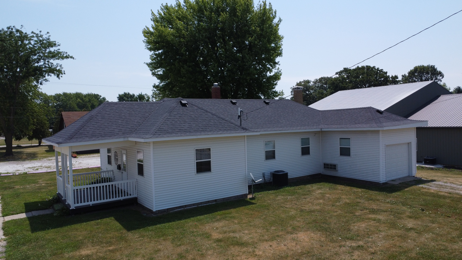 100 E Lyle Street Property Photo 4