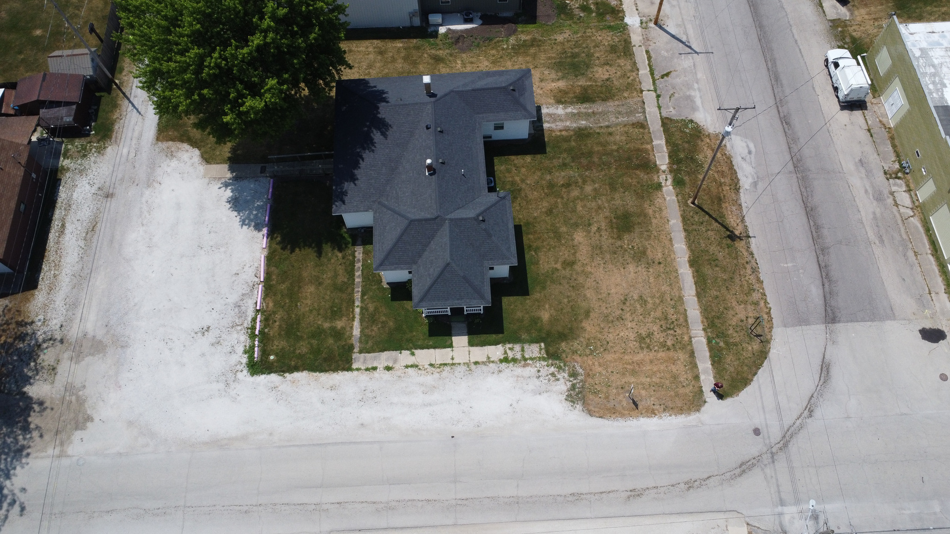 100 E Lyle Street Property Photo 7