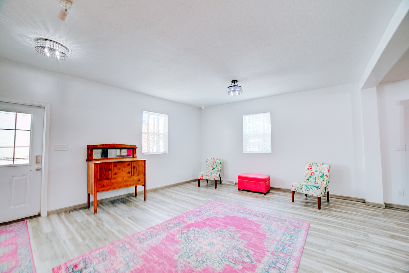 100 E Lyle Street Property Photo 8