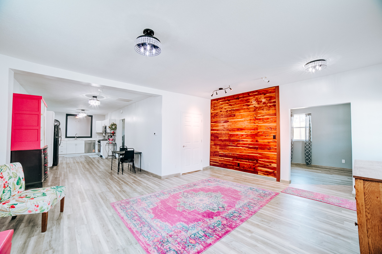 100 E Lyle Street Property Photo 11
