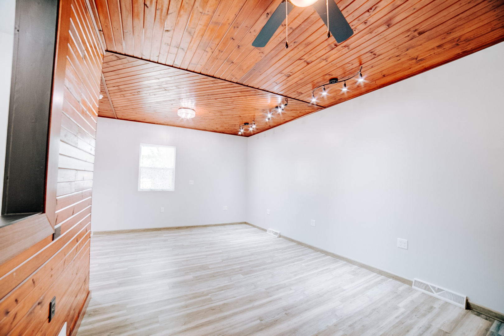 100 E Lyle Street Property Photo 35