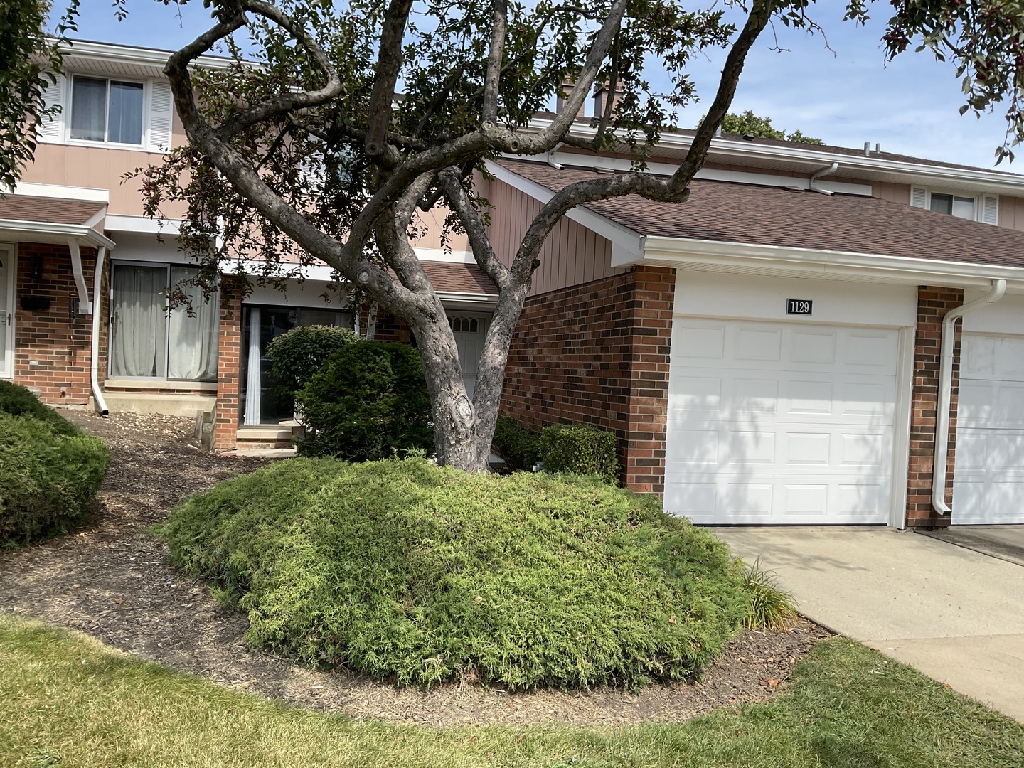 1129 Rhodes Court Property Photo 1