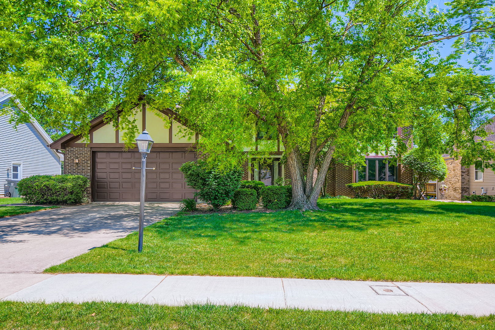 3825 Charlemagne Drive