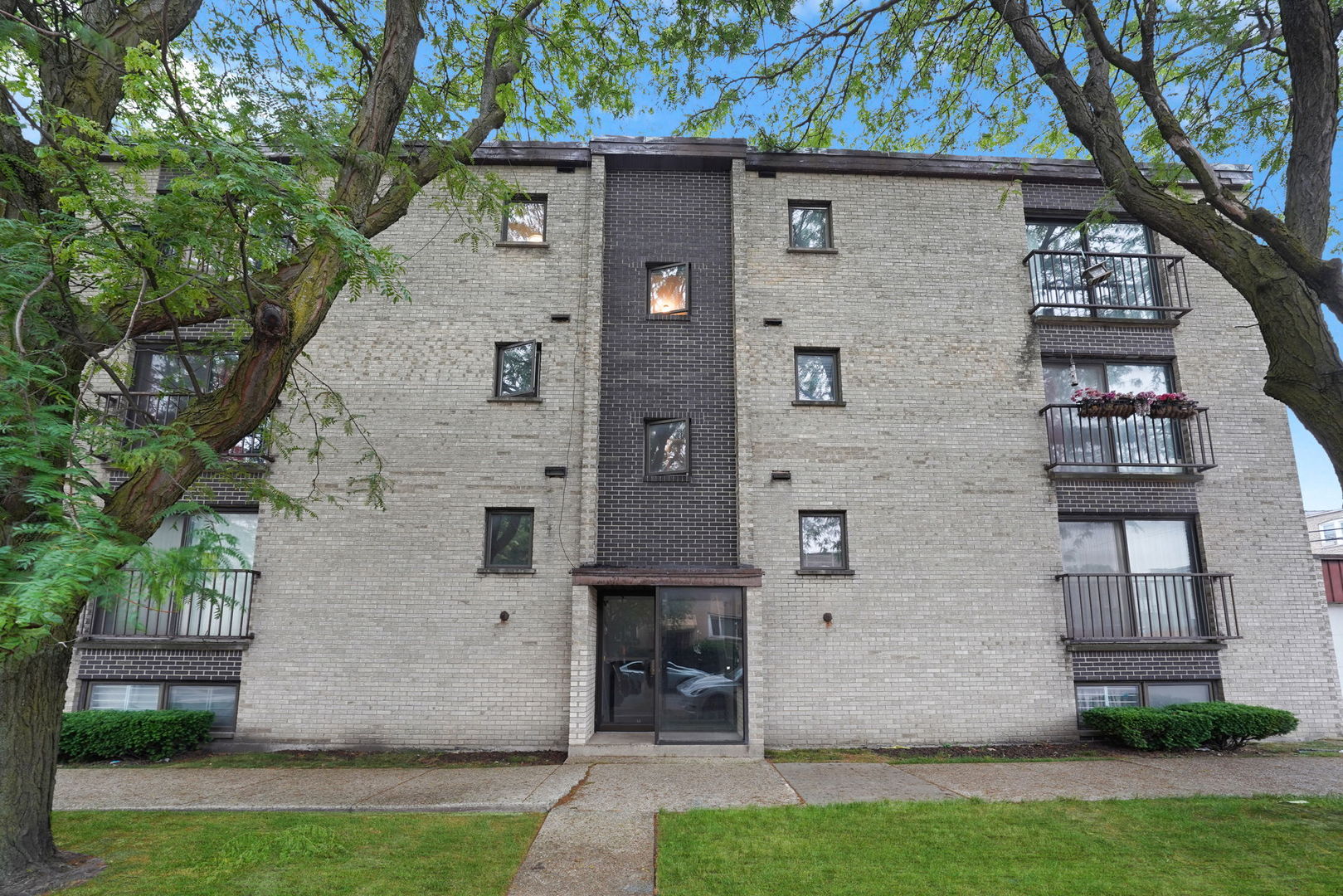5200 N Rockwell Street 3n Property Photo 1