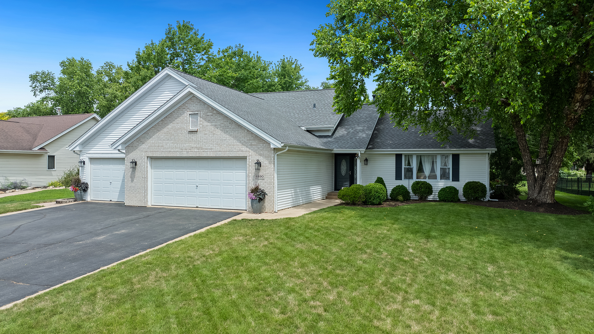 6890 Hartwig Drive Property Photo 1