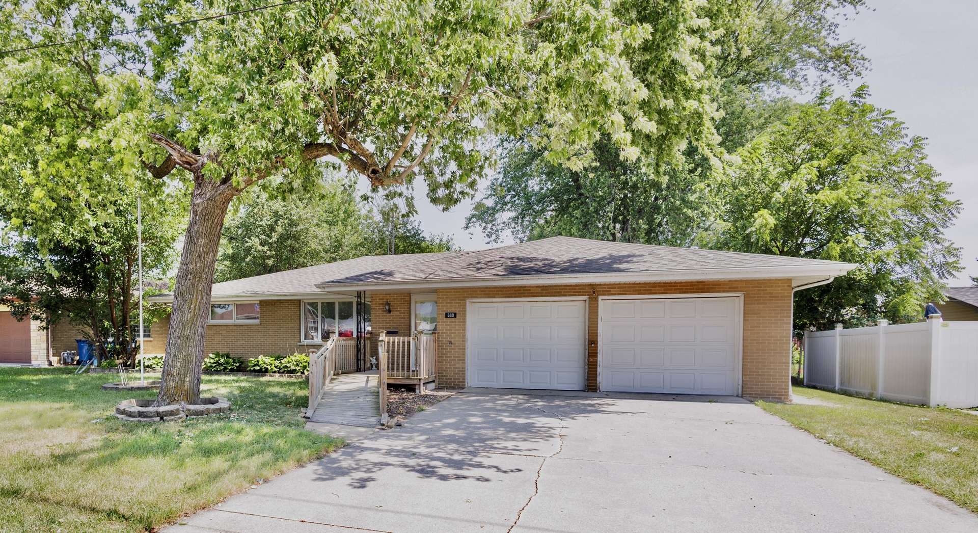 680 S Center Avenue Property Photo 1