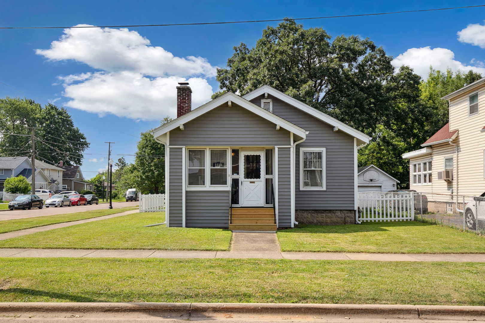 1019 Grand Boulevard Property Photo 1