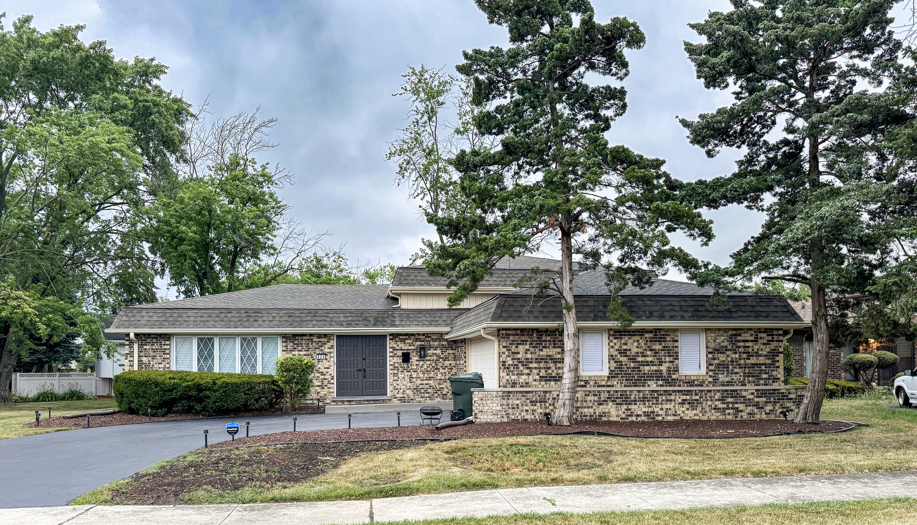 626 E 194th Street Property Photo 1