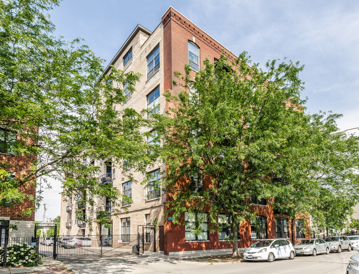 1820 N Spaulding Avenue 102 Property Photo 1