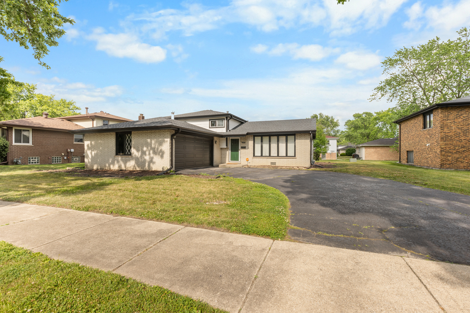 225 S Willow Street Property Photo 1