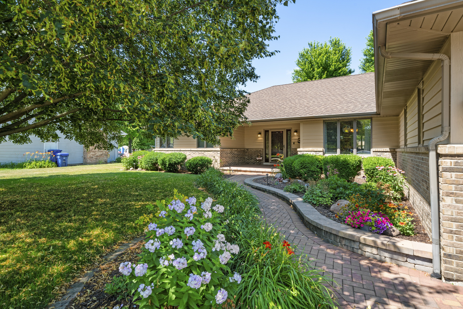 541 Donald Street Property Photo 1