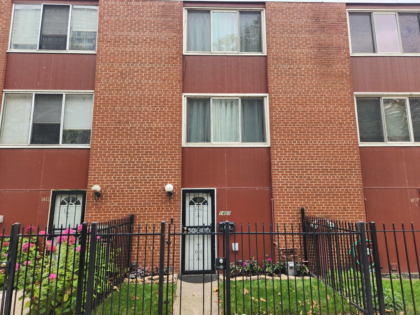 1409 E 49th Street Property Photo 1