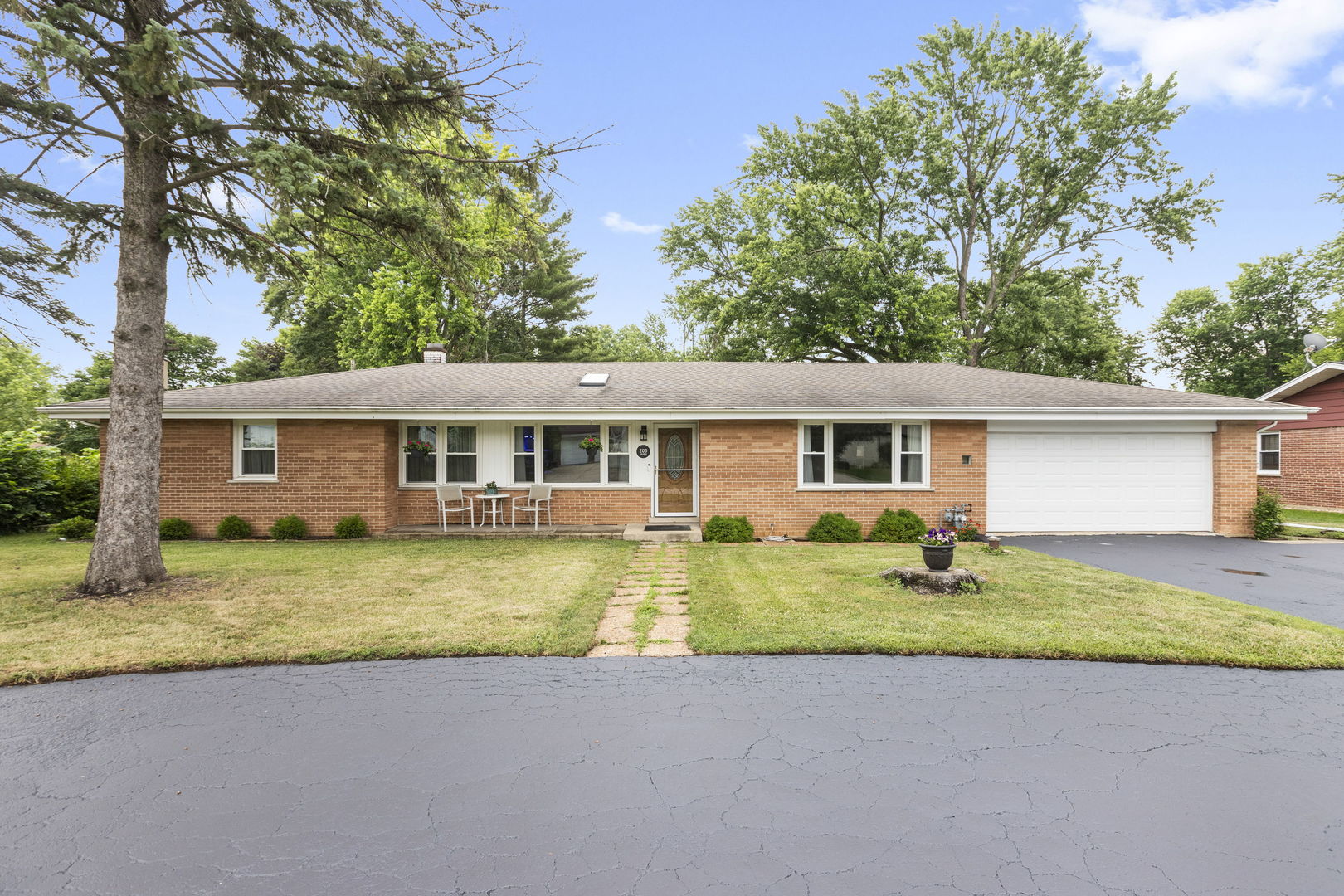 203 Coldren Drive Property Photo 1