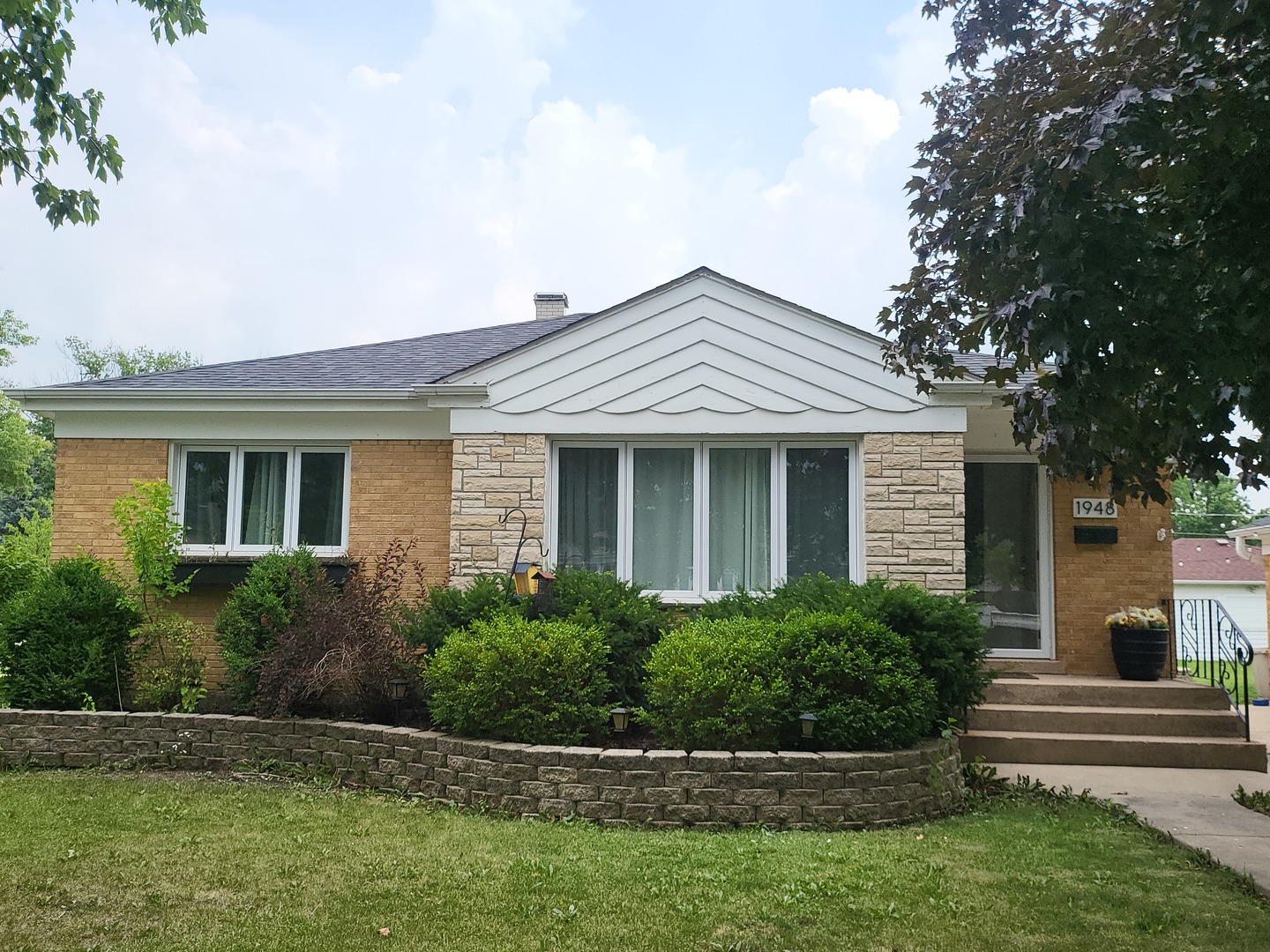 1948 Boeger Avenue Property Photo 1
