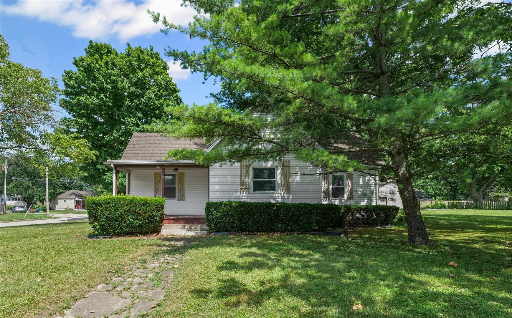 1010 N Neil Street Property Photo 1