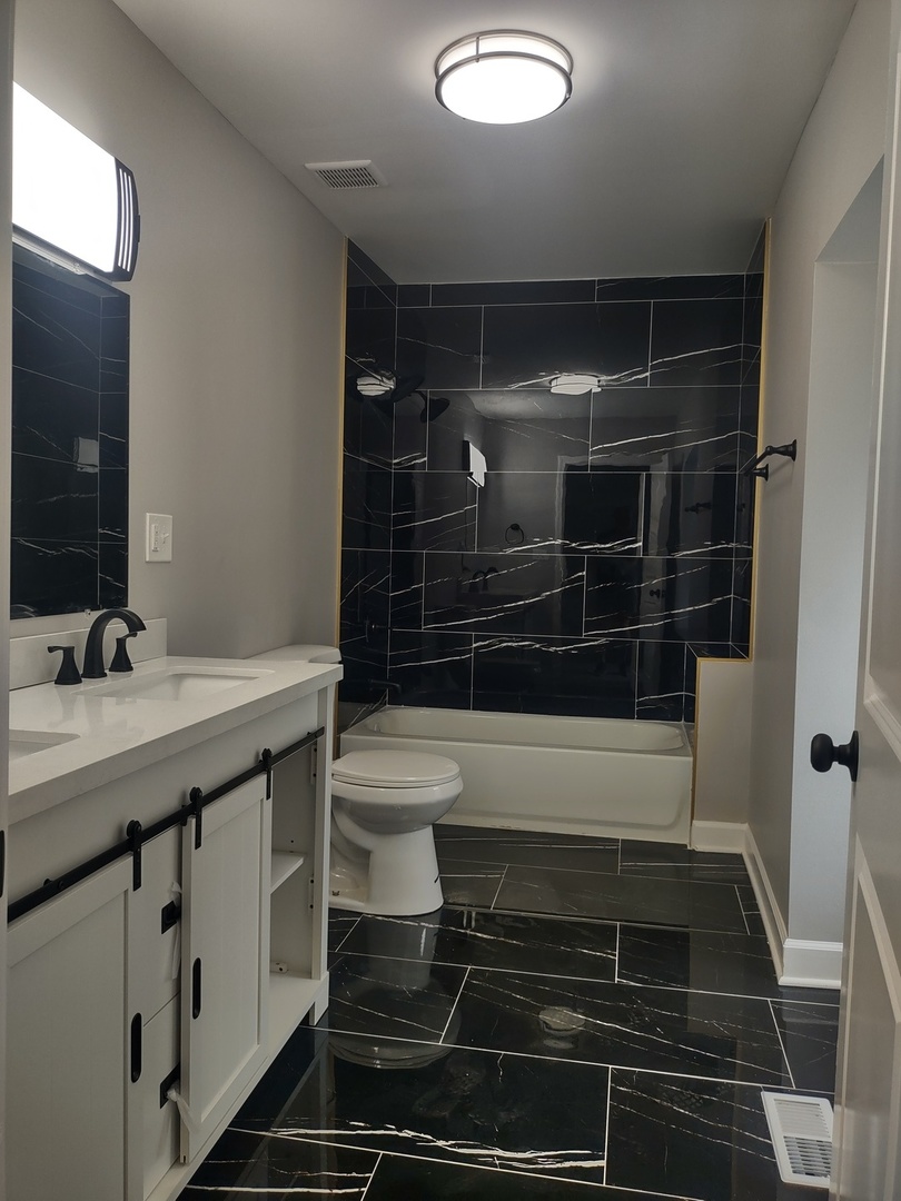 11531 S Perry Avenue Property Photo 6