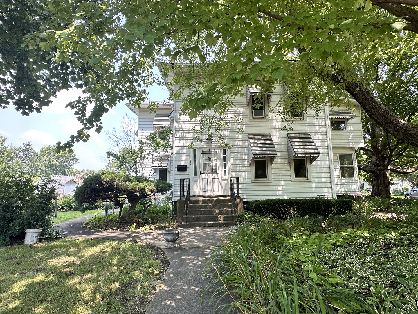 217 E High Street Property Photo 1
