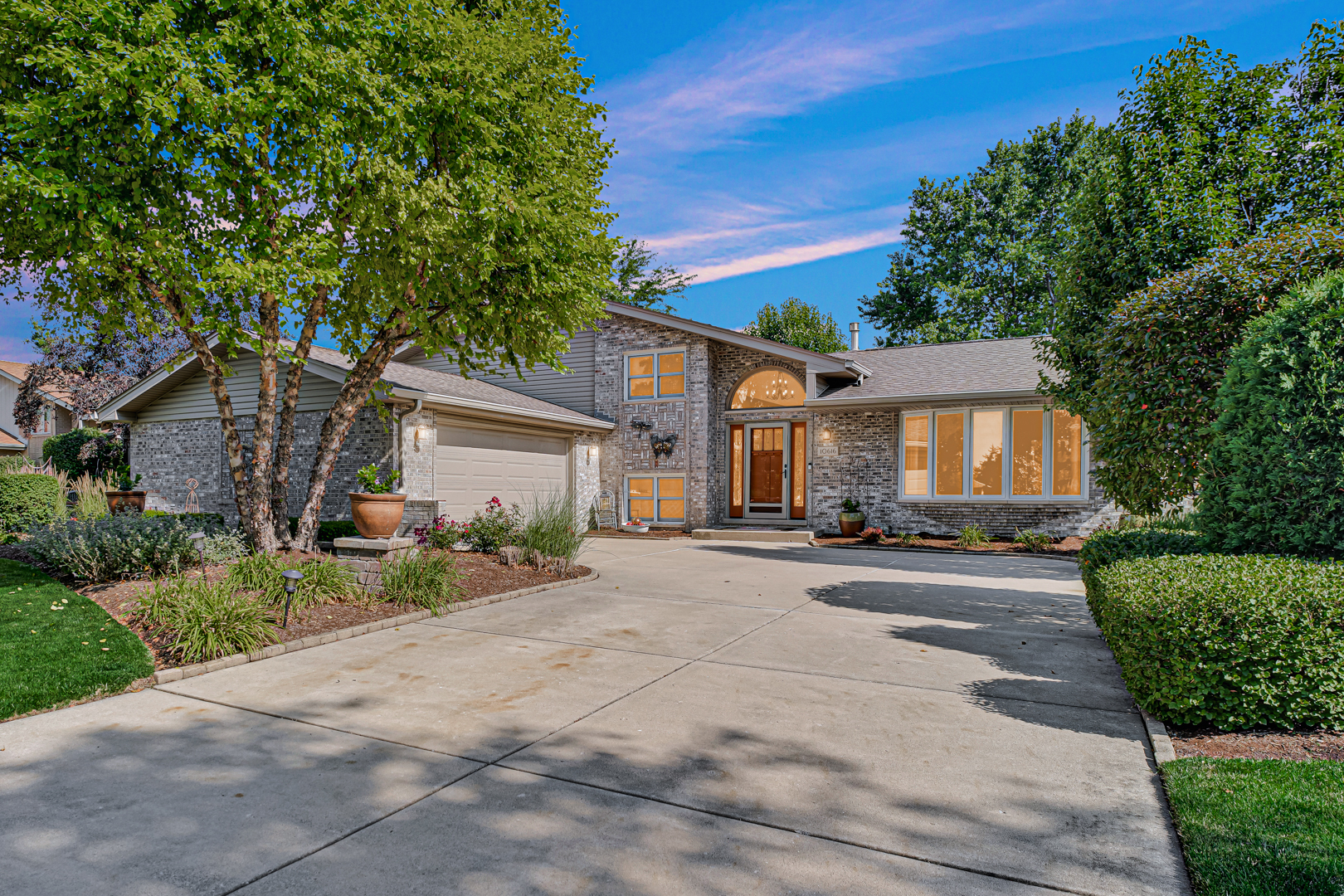 10616 Willow Avenue Property Photo 1