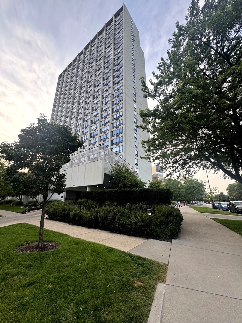 5100 N Marine Drive 16e Property Photo 1