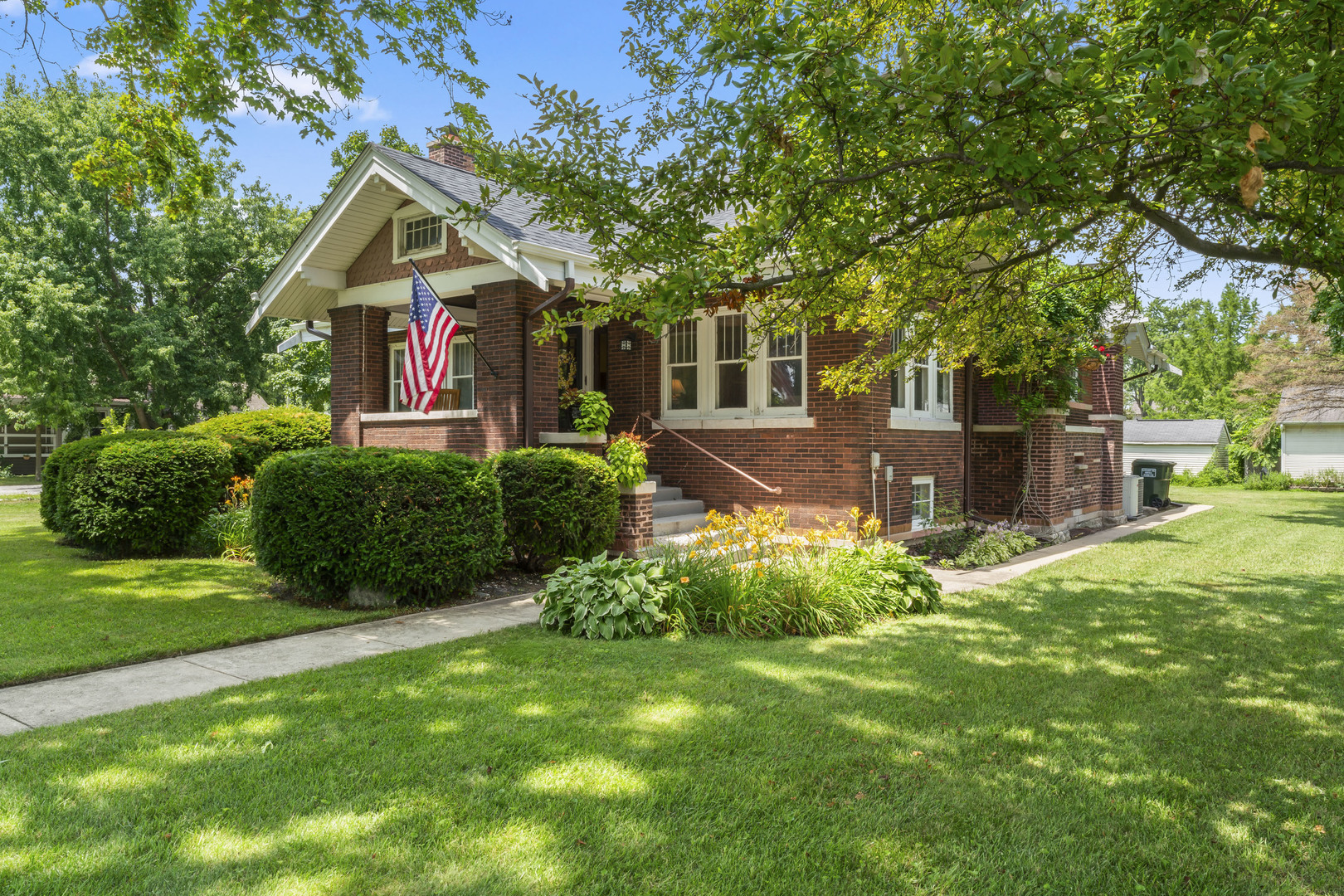 321 W Chebanse Avenue Property Photo 1
