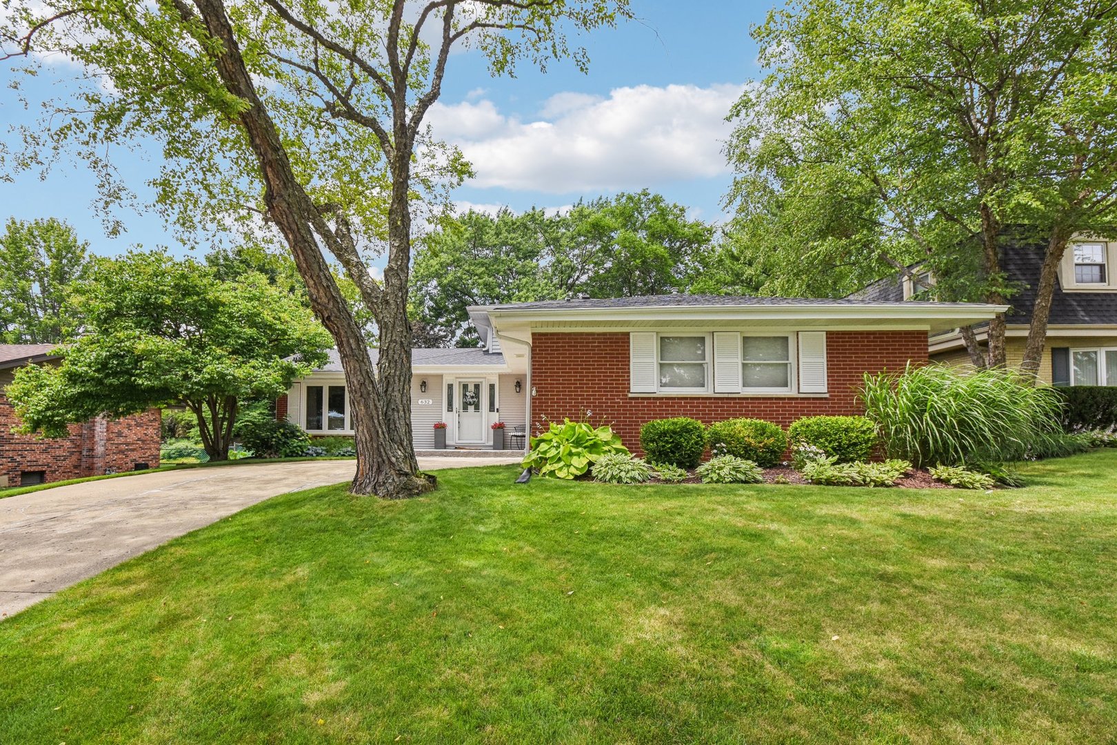 632 Huntington Lane Property Photo 1