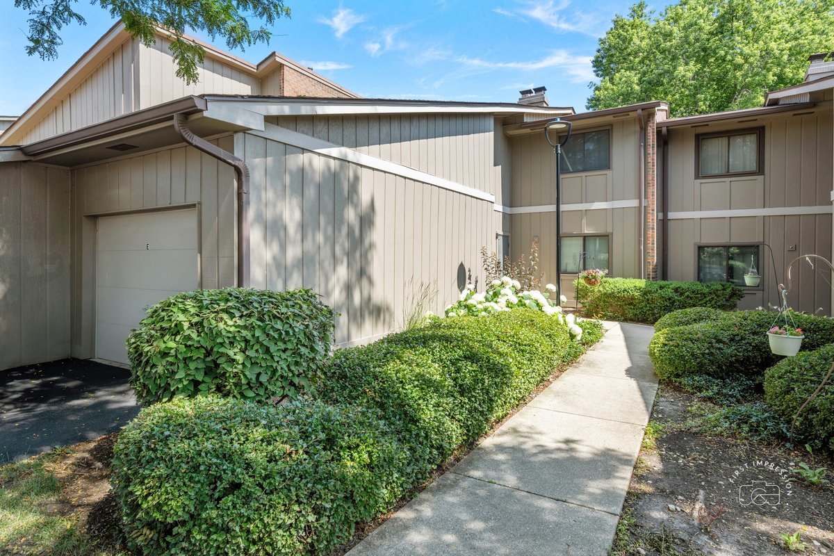 29w440 Emerald Green Drive 25-f Property Photo 1