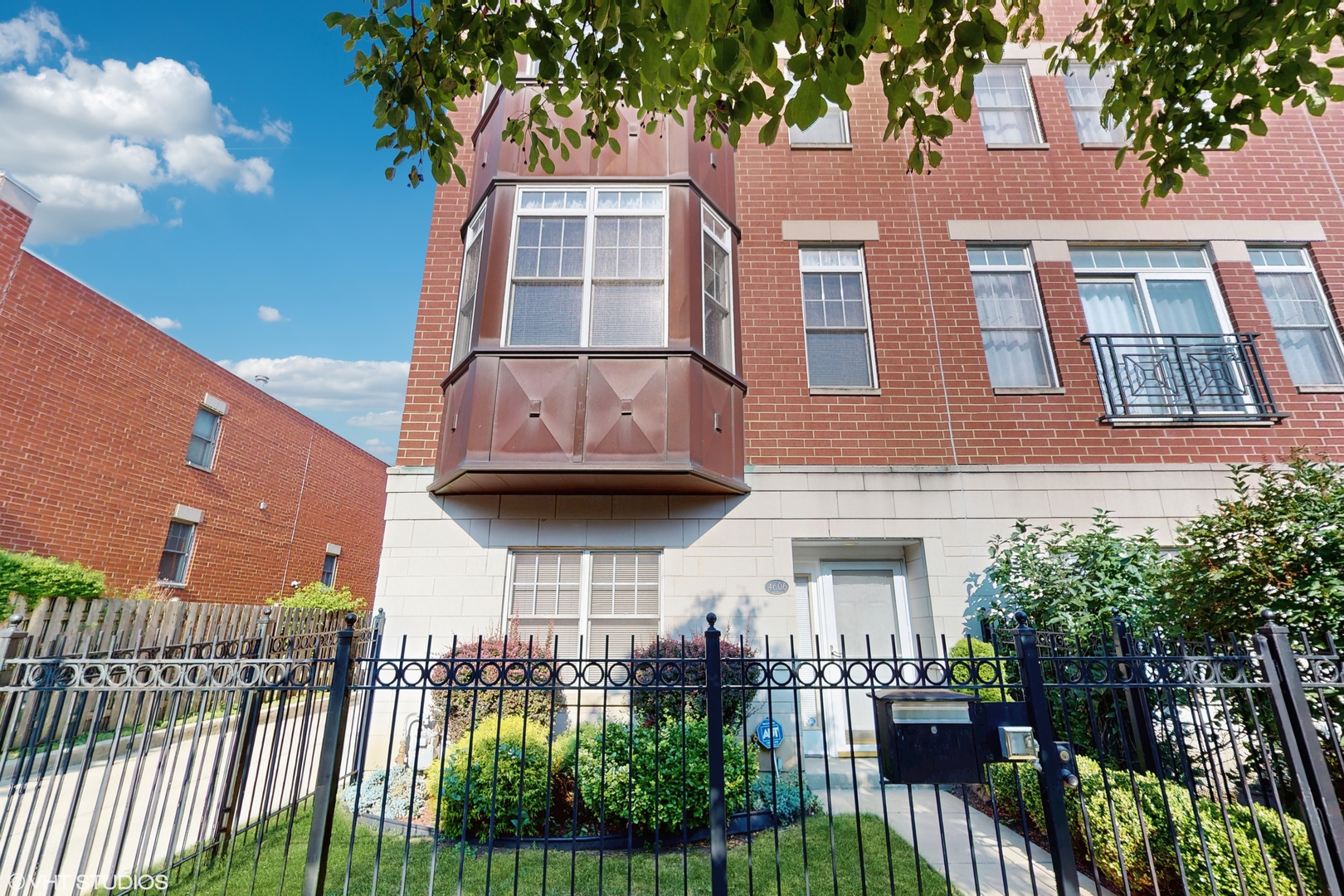 4606 S Woodlawn Avenue Property Photo 1