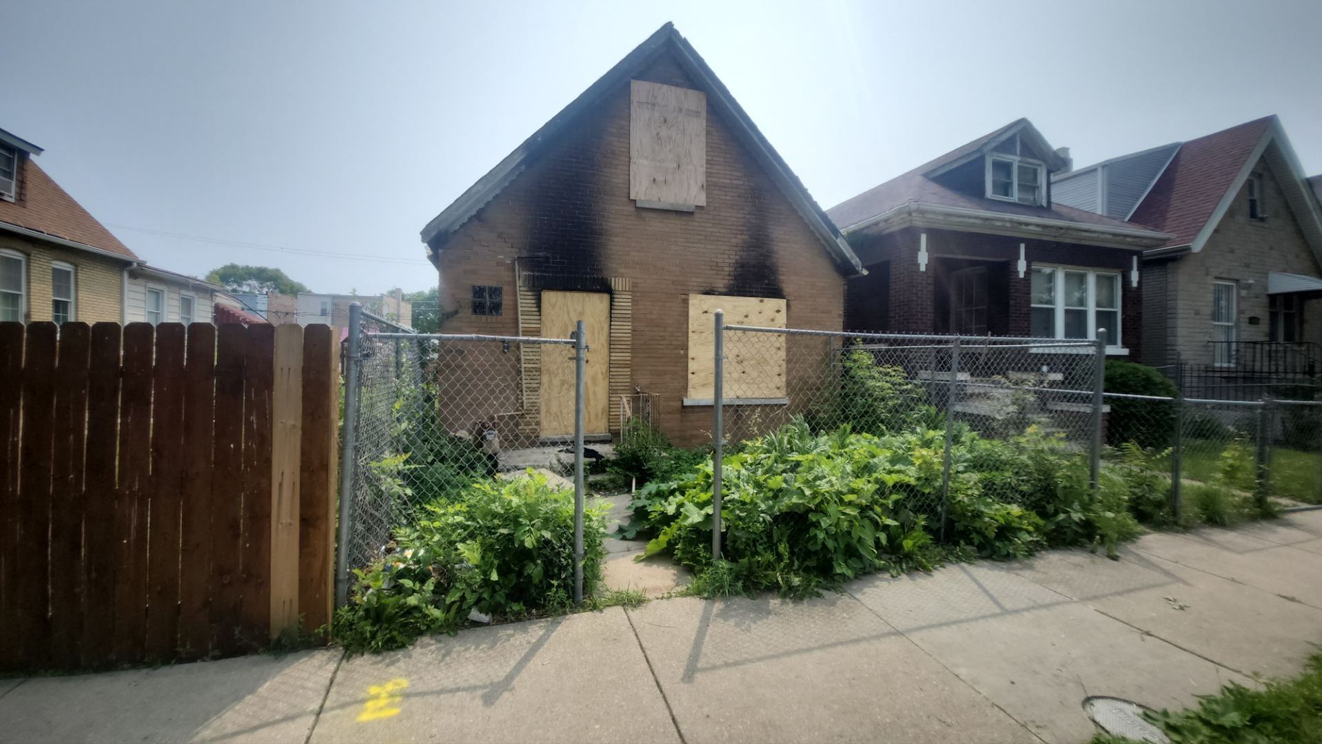 1017 N Avers Ave Property Photo 1