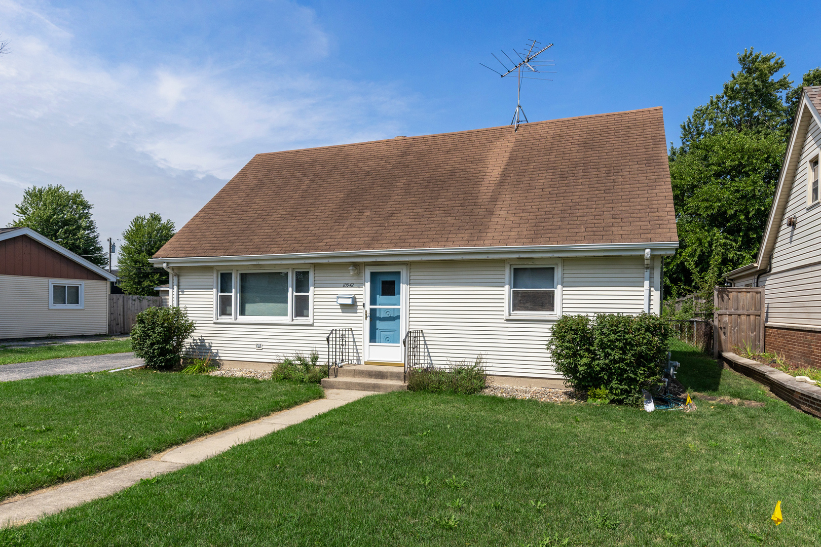 10942 Moody Avenue Property Photo 1