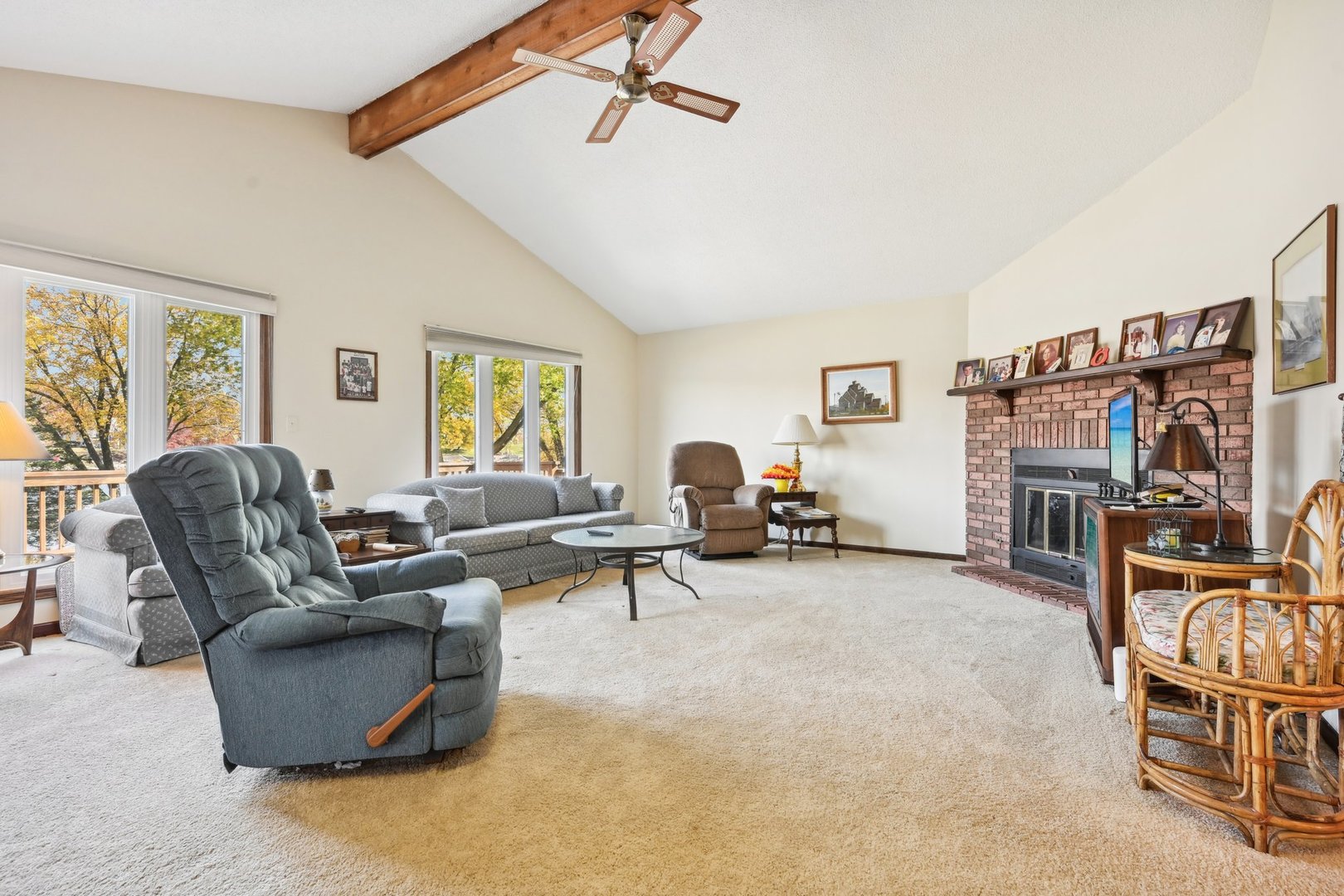 7 Holiday Drive Property Photo 2