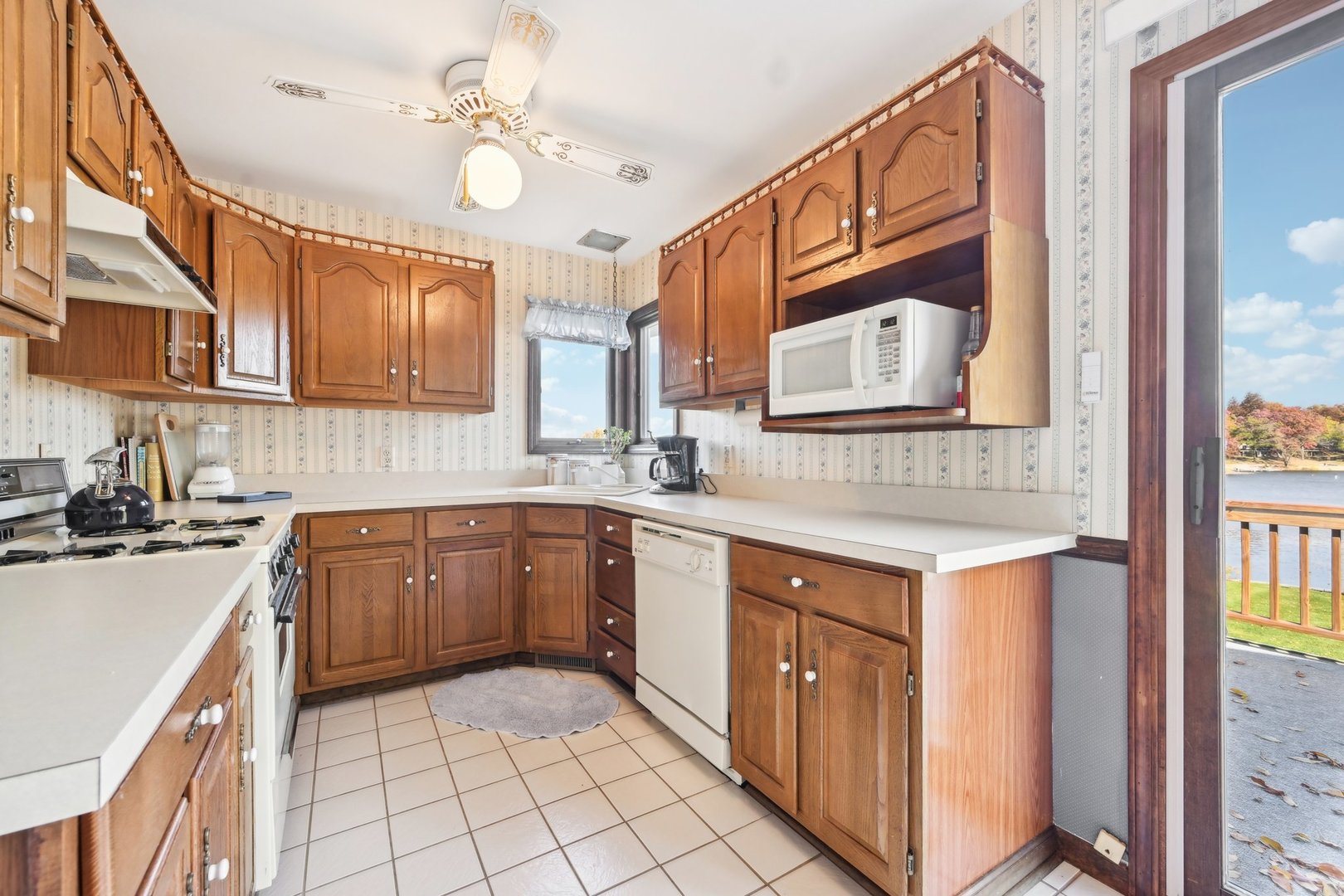 7 Holiday Drive Property Photo 5