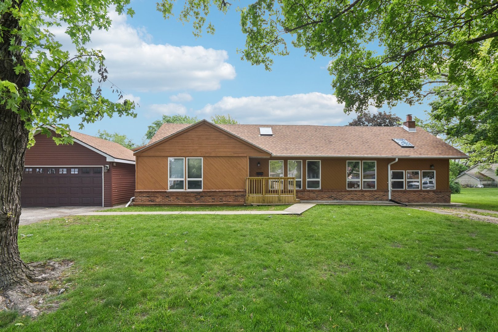 11647 S Tripp Avenue Property Photo 1