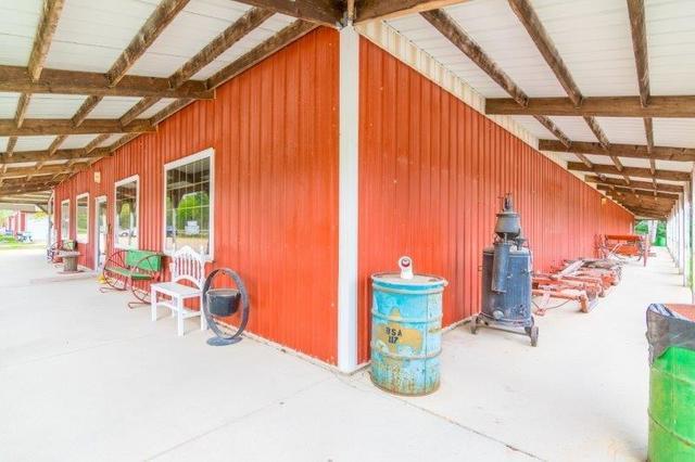 23080 Waller Road Property Photo 3
