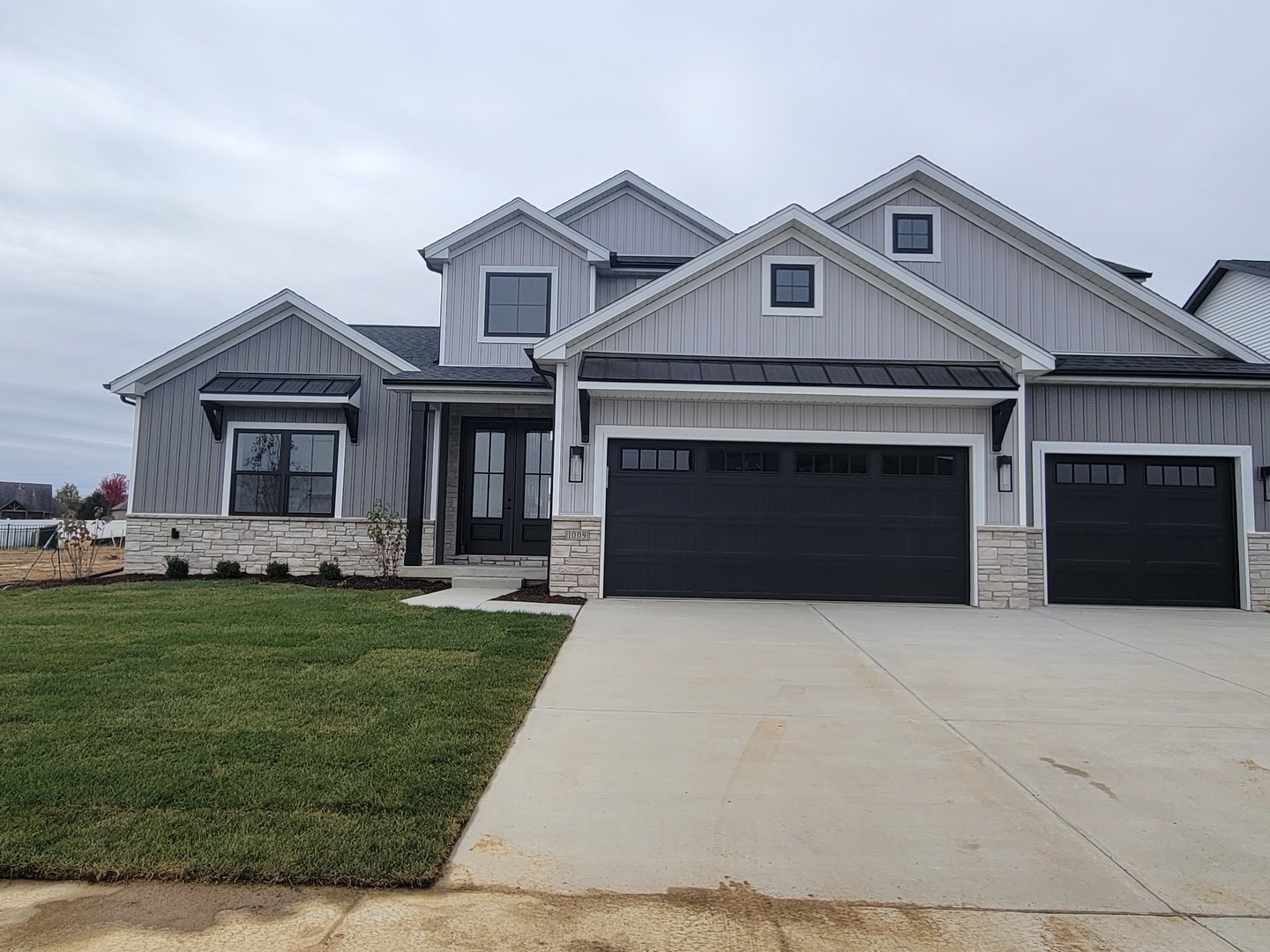 1009 Mount Carmel Road Property Photo 1