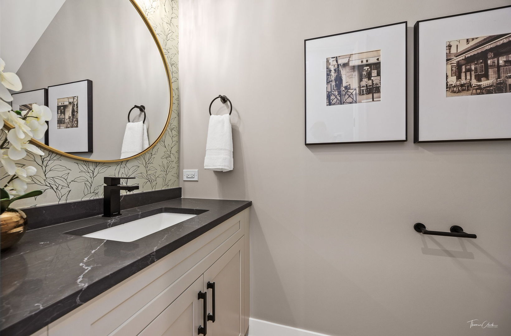 1642 W Wolfram Street Property Photo 5